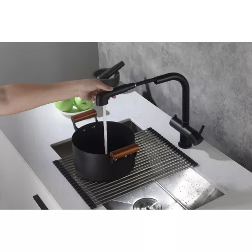 Смеситель для кухни с подключением фильтра и выдвижной лейкой Timo Saona 2346/03FL, Выбрать цвет: Черный, изображение 4