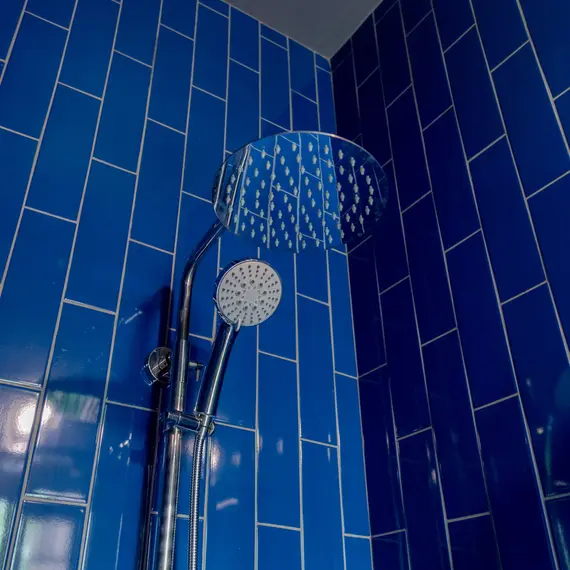 Душевая система MELANA-F1001P нерж.сталь, с тропическим душем, лейкой и смесителем, полированная