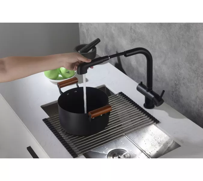 Смеситель для кухни с подключением фильтра и выдвижной лейкой Timo Saona 2346/03FL, Выбрать цвет: Черный, изображение 4
